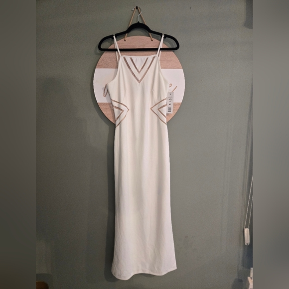 Scarlett Ivory Sleeveless Wedding Dress - Picture 2 of 6